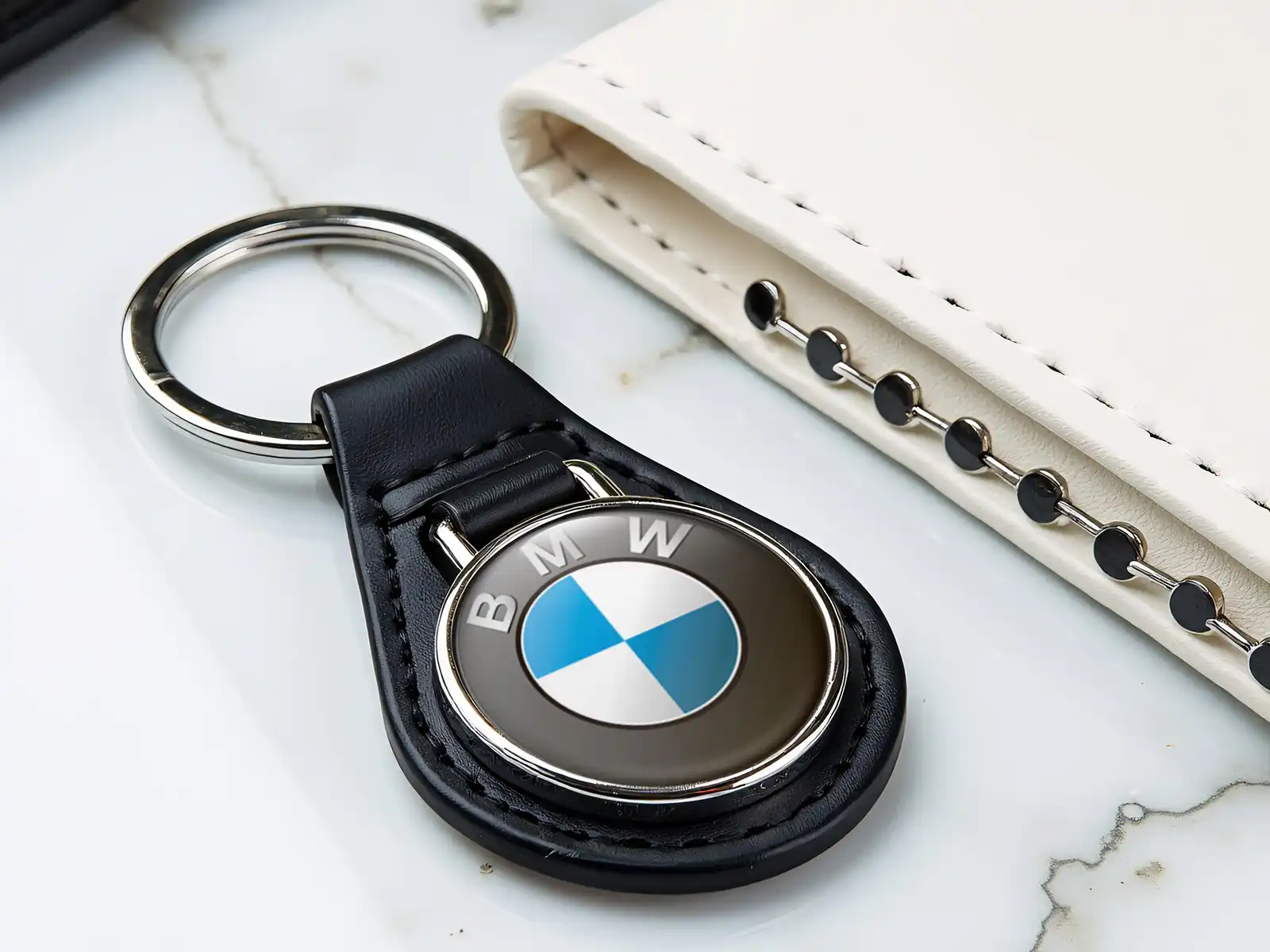 BMW Schlüsselwallet Sicher Verschluss Schlank Profil